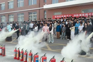 实训安全始于心 消防演练践于行—— 2026年国际足联世界杯顺利开展实验实训室应急演练