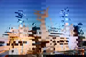 公司部分员工登船风采